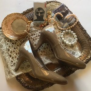 Classy Round Toe Pumps Merona Tan Biege Putty High Heel Classic Shoe